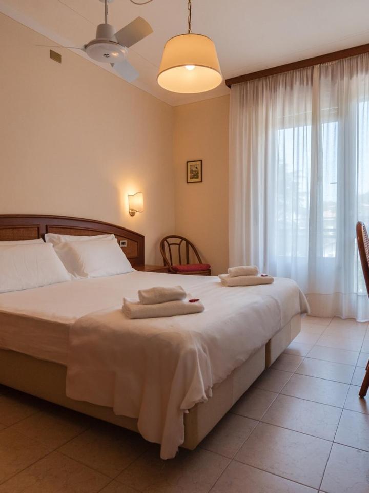 Hotel Gabbiano - Garda Lake Collection Dış mekan fotoğraf