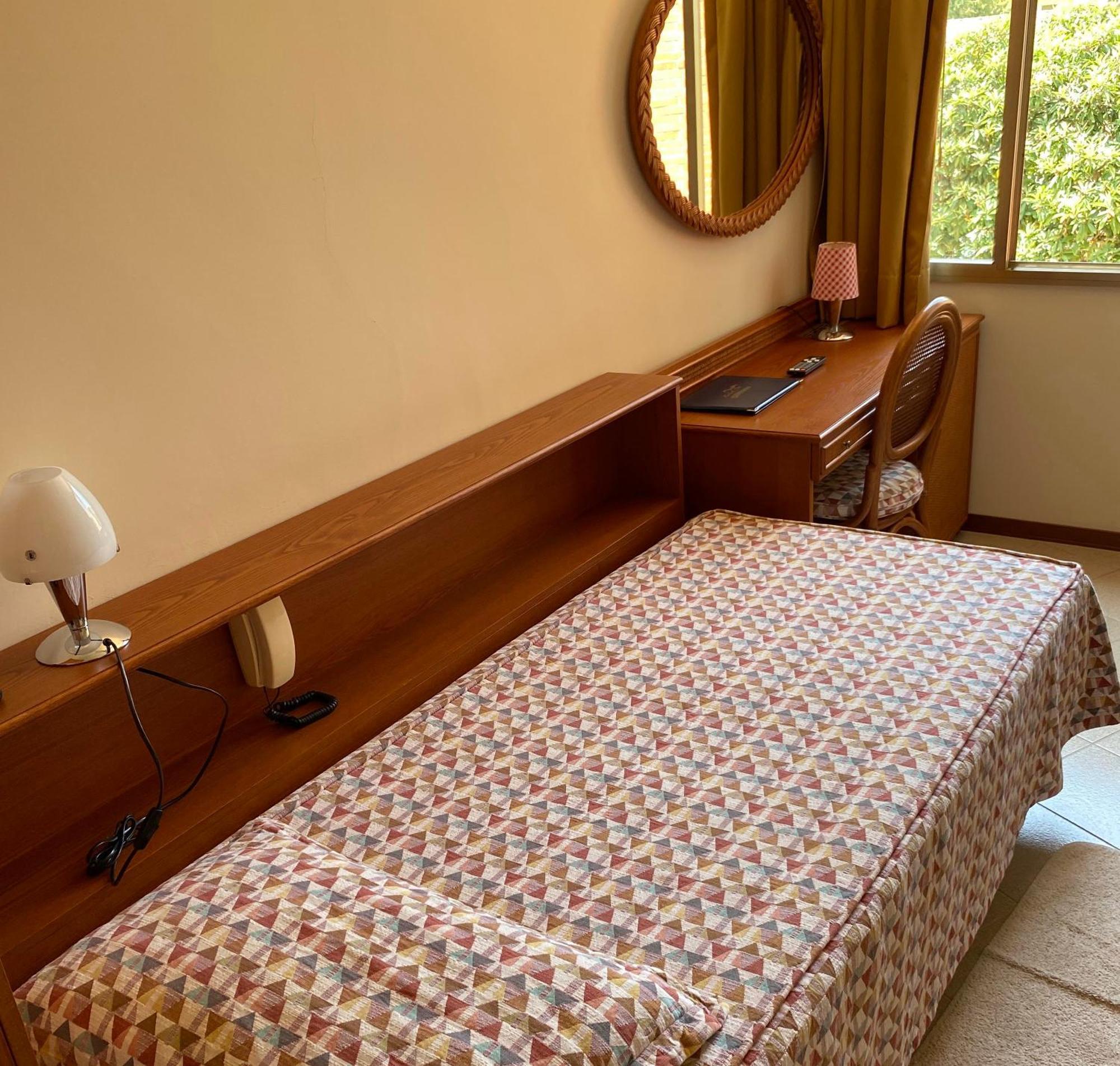 Hotel Gabbiano - Garda Lake Collection Dış mekan fotoğraf