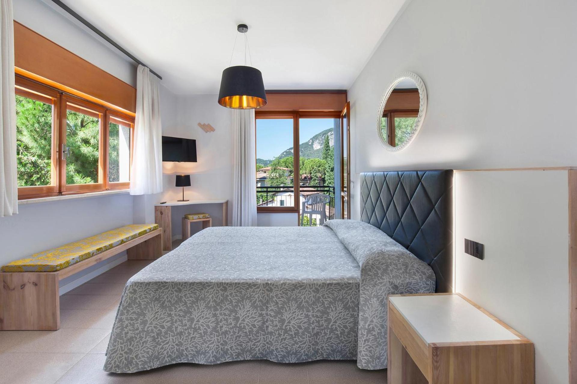 Hotel Gabbiano - Garda Lake Collection Dış mekan fotoğraf