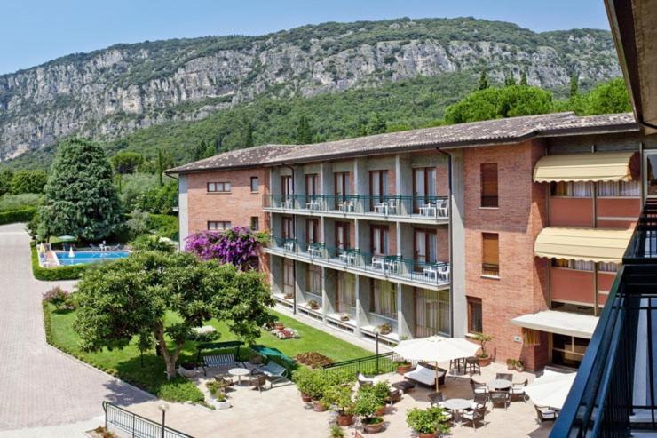 Hotel Gabbiano - Garda Lake Collection Dış mekan fotoğraf